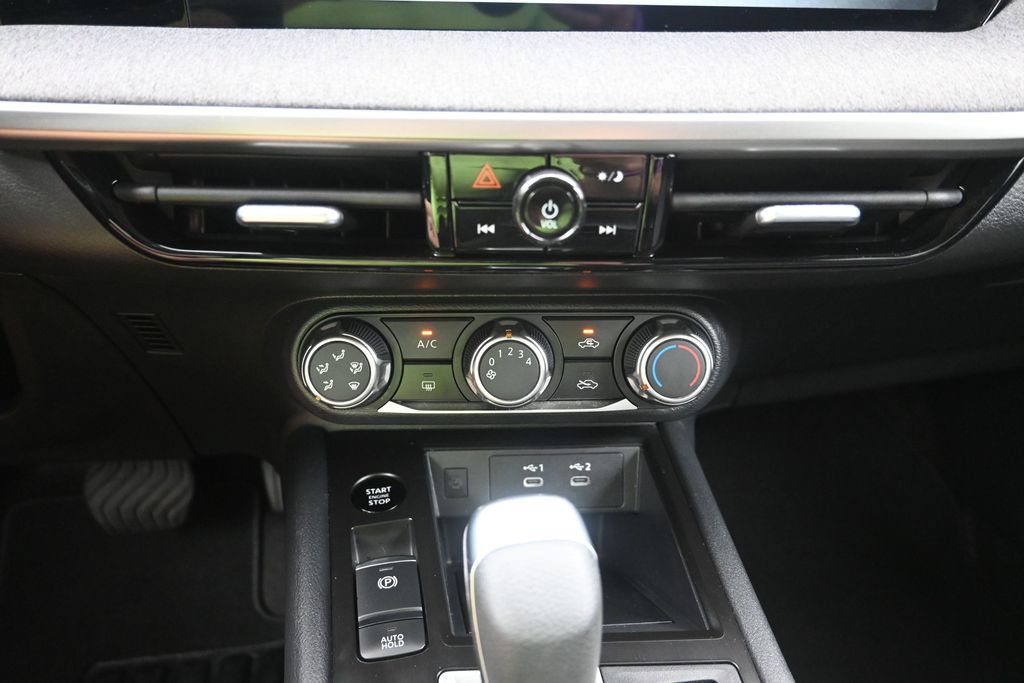 Used 2025 Nissan Kicks SV FWD image 17