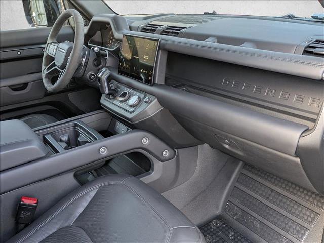 Certified 2023 Land Rover Defender 90 V8 image 23