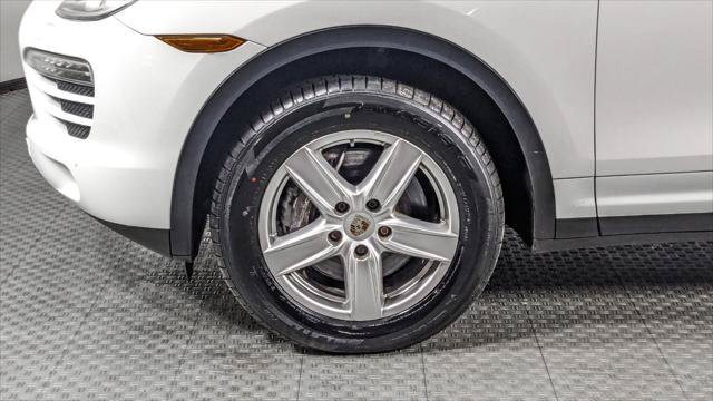 Used 2014 Porsche Cayenne Platinum Edition AWD/4WD image 32