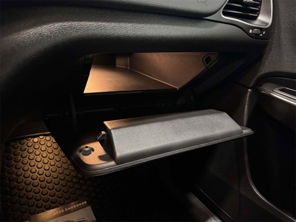 Used 2022 Jeep Cherokee Trailhawk image 26