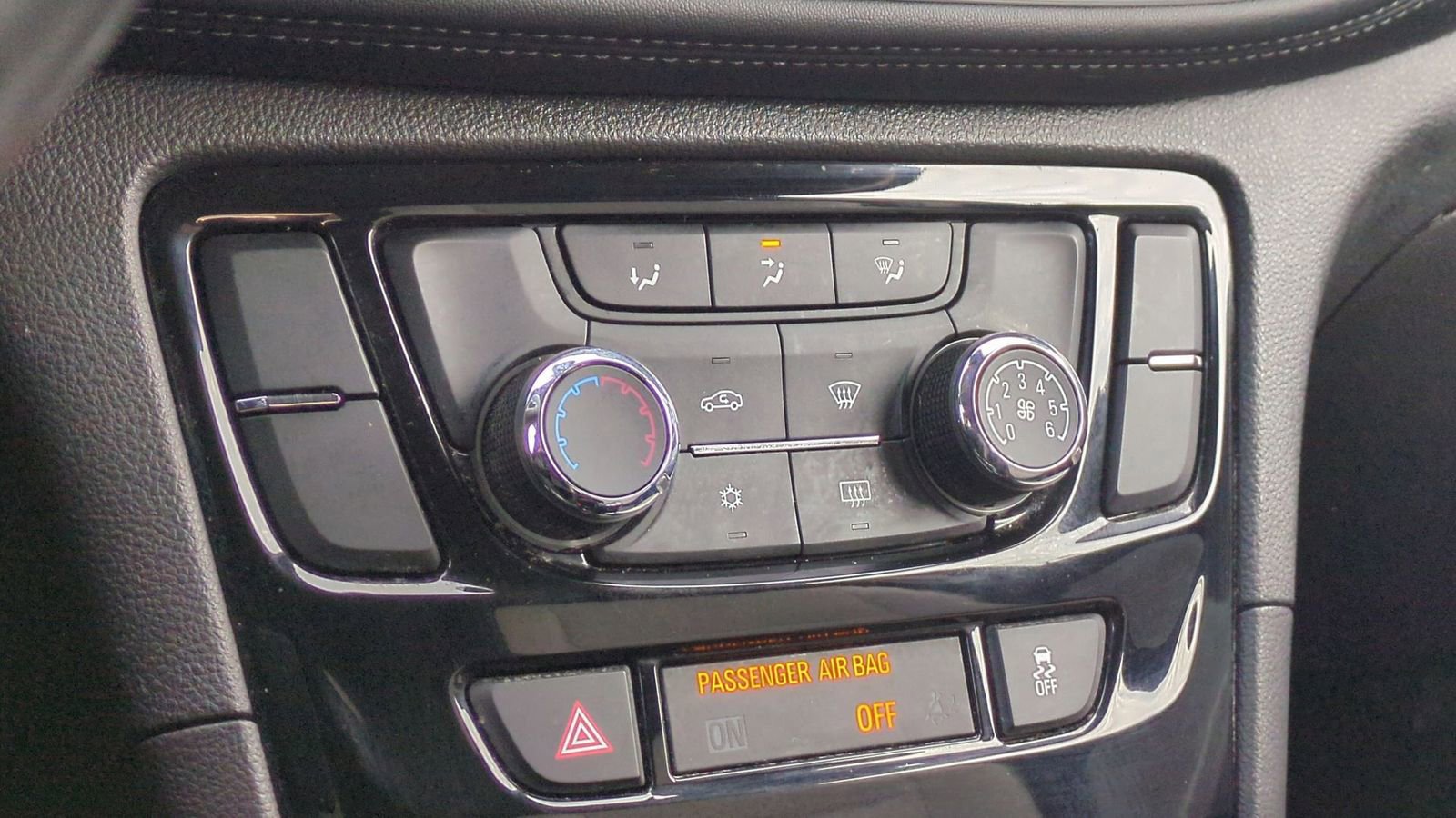 Used 2018 Buick Encore Sport Touring w/ Safety Package image 32