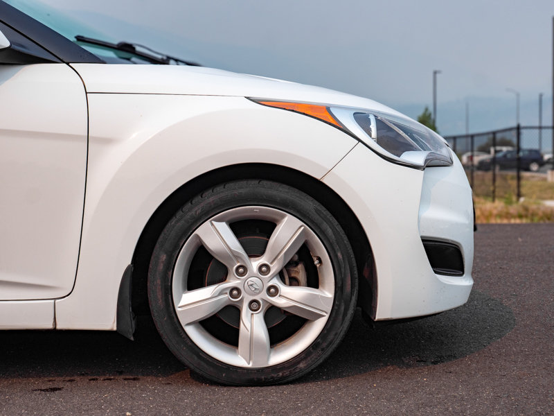Used 2013 Hyundai Veloster FWD image 7