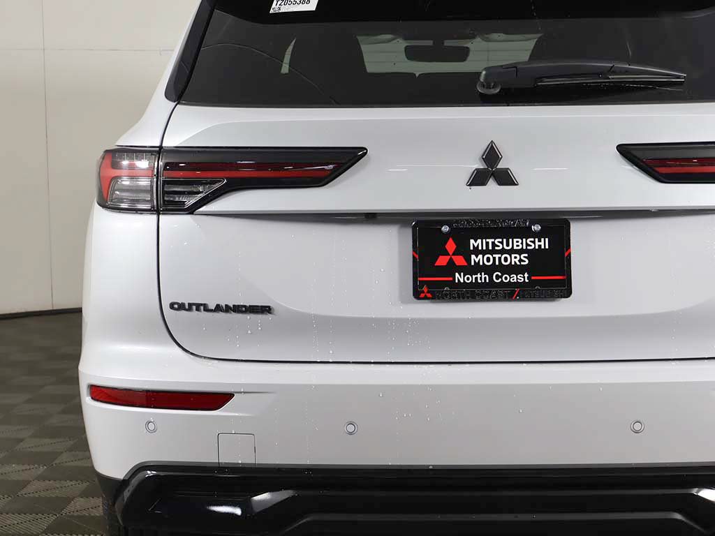 New 2026 Mitsubishi Outlander LE AWD/4WD image 15