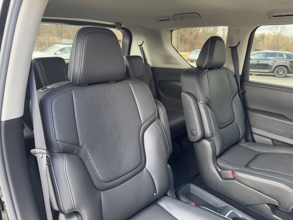 New 2025 INFINITI QX80 Luxe image 13