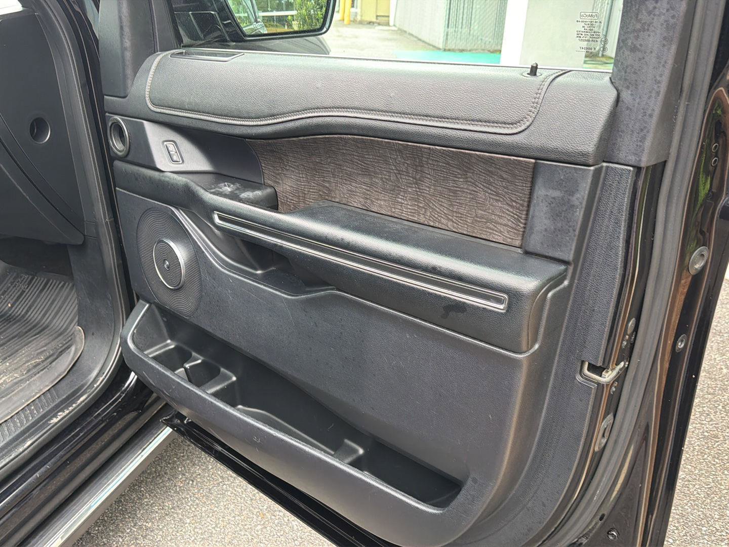 Used 2019 Ford Expedition Limited w/ Special Edition Package AWD/4WD image 16
