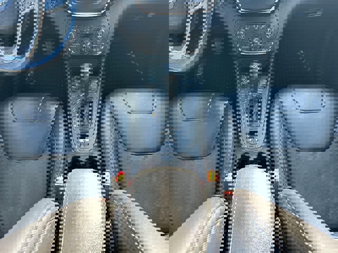 Used 2019 Jeep Cherokee Latitude Plus w/ Cold Weather Group image 29