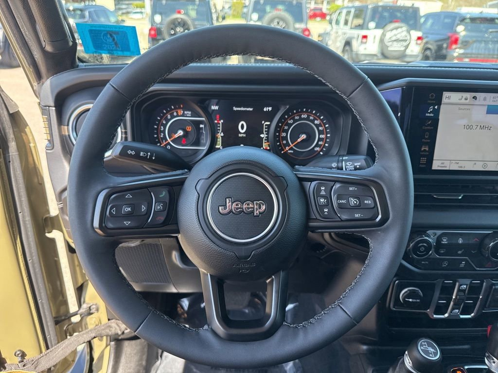 Used 2025 Jeep Gladiator Sport AWD/4WD image 10