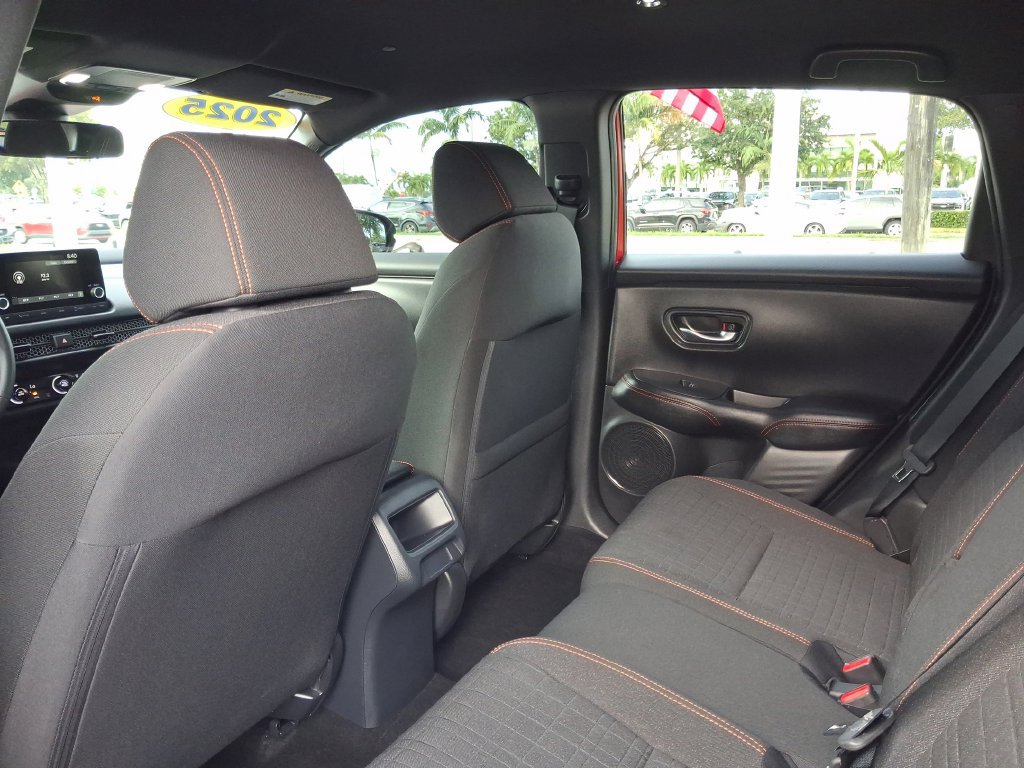 Used 2025 Honda HR-V Sport image 12