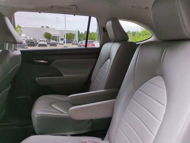Used 2023 Toyota Highlander XLE image 13