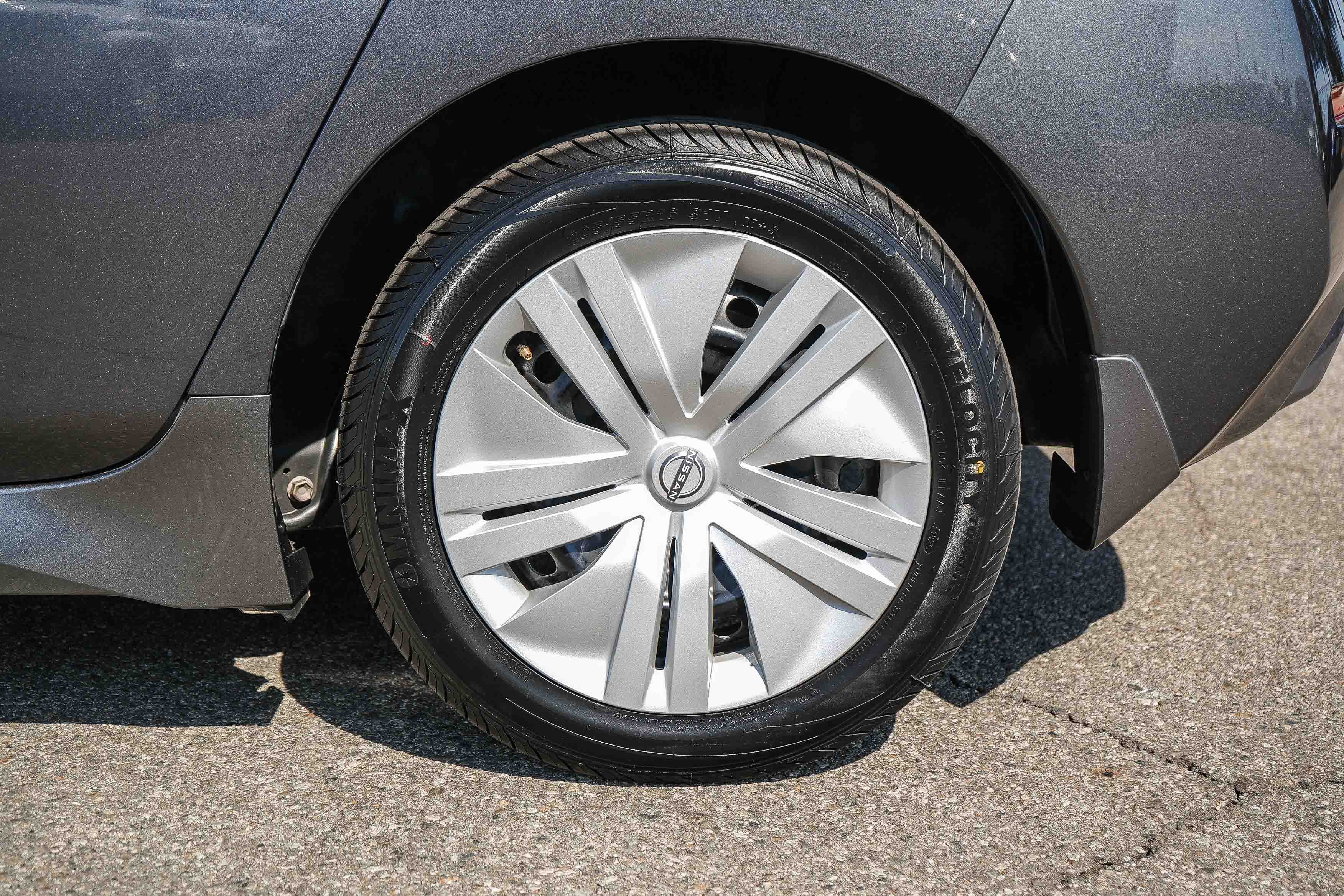 Used 2025 Nissan Leaf S FWD image 10