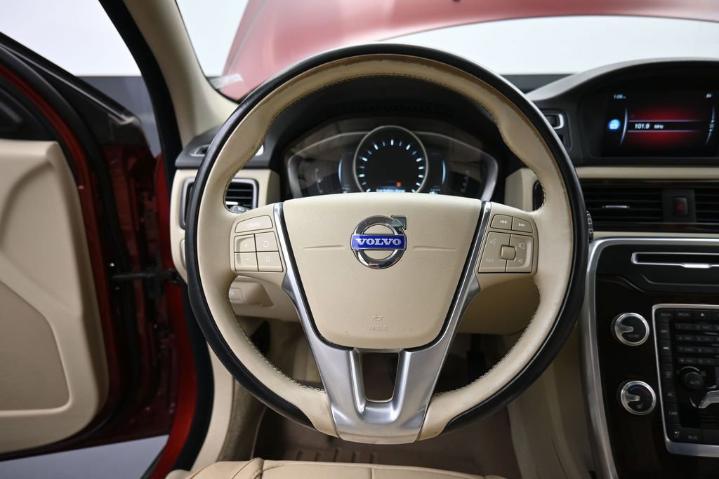 Used 2015 Volvo XC70 T6 w/ Proximity Package AWD/4WD image 13