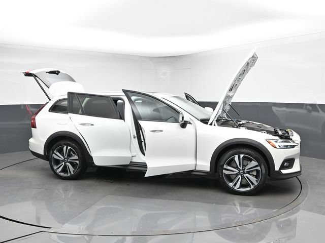 New 2026 Volvo V60 B5 Cross Country Plus w/ Climate Package AWD/4WD image 52