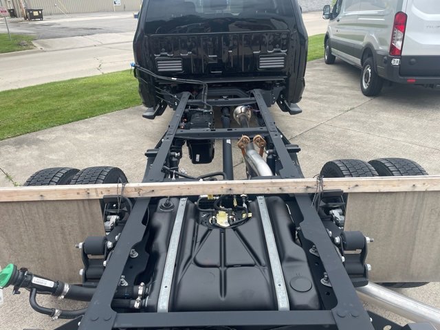 New 2025 Ford F550 4x4 Crew Cab Super Duty w/ XLT Value Package image 10