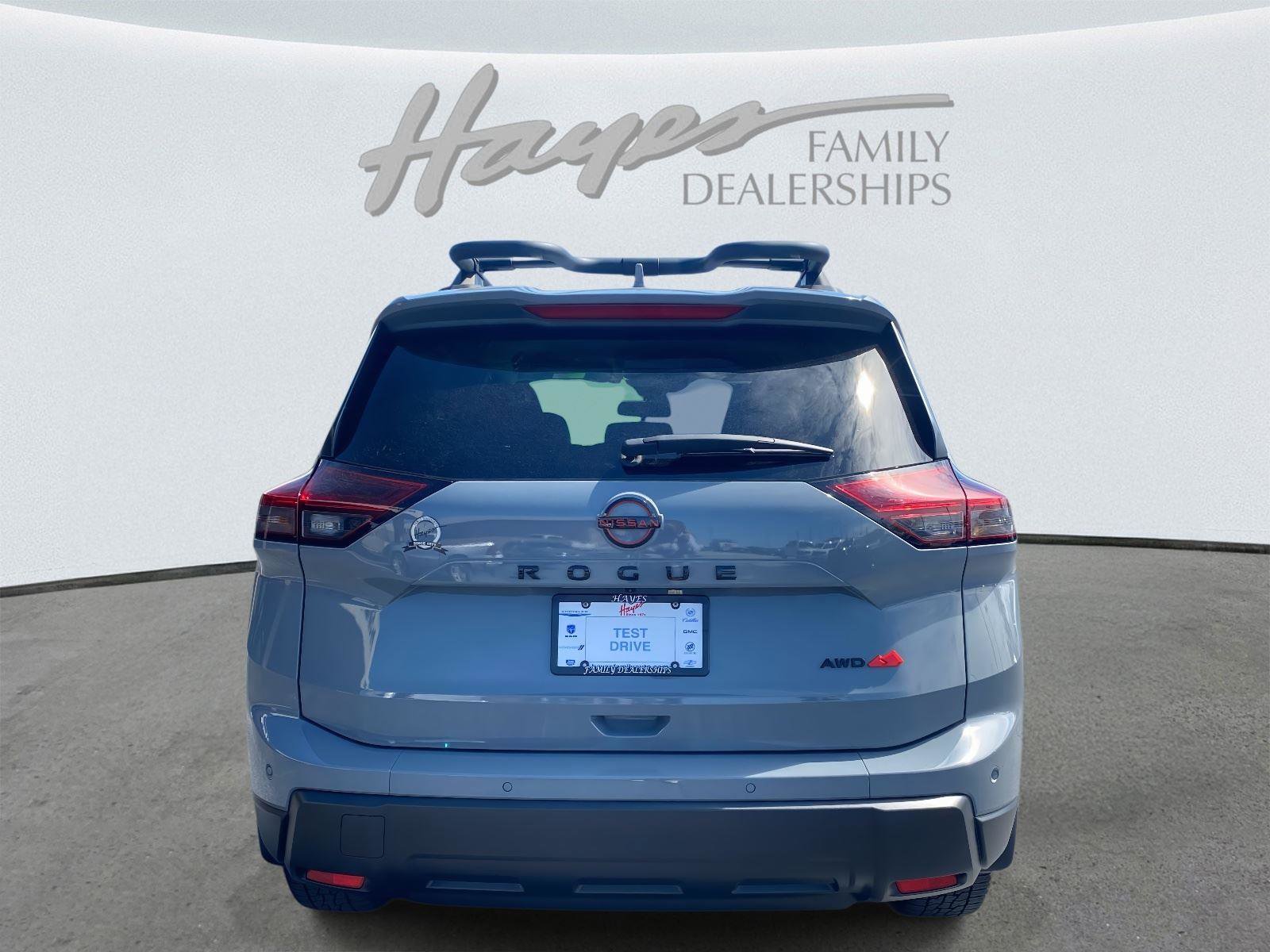 Used 2025 Nissan Rogue SV image 4