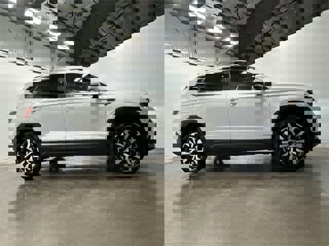 Certified 2022 Volkswagen Taos SE image 4