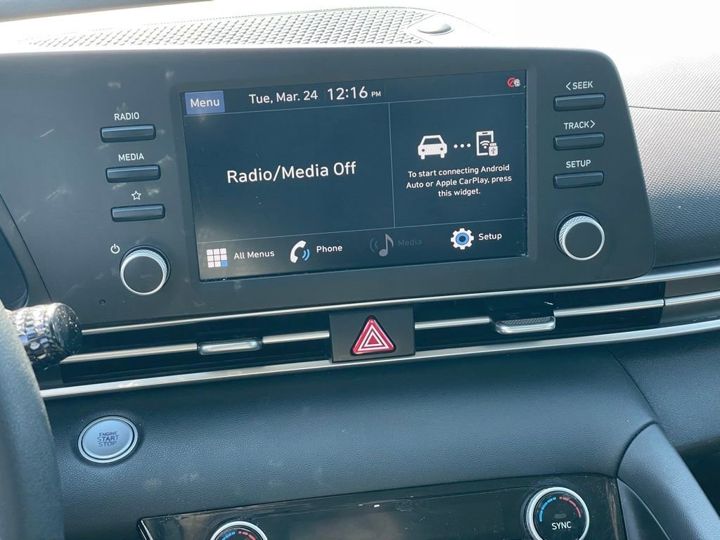 Used 2023 Hyundai Elantra SEL w/ Preferred Accessory Package image 18