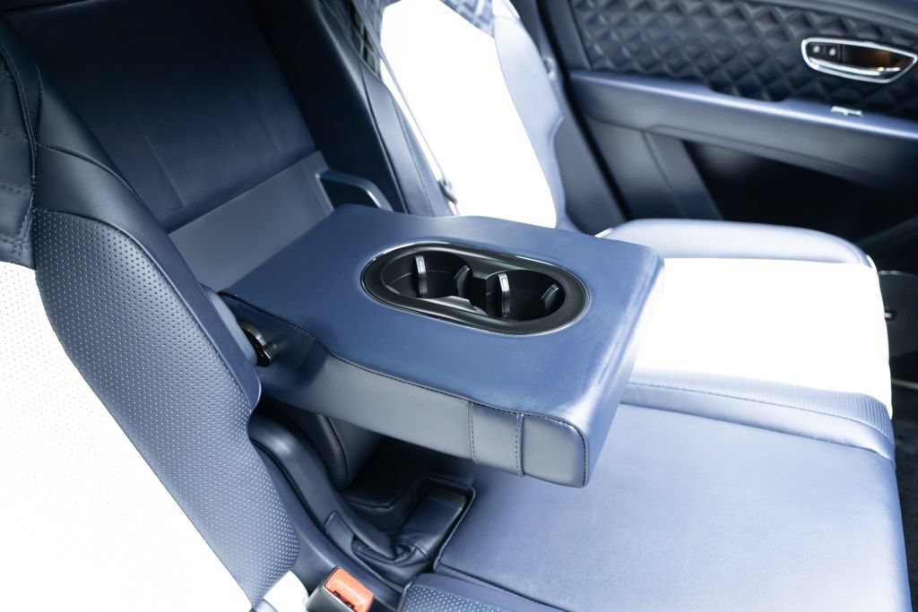 Used 2022 Bentley Bentayga AWD/4WD image 47