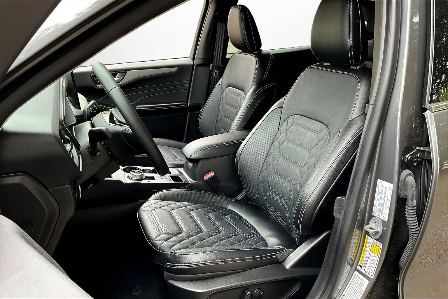 Used 2023 Ford Escape SE w/ PHEV Premium Package image 16