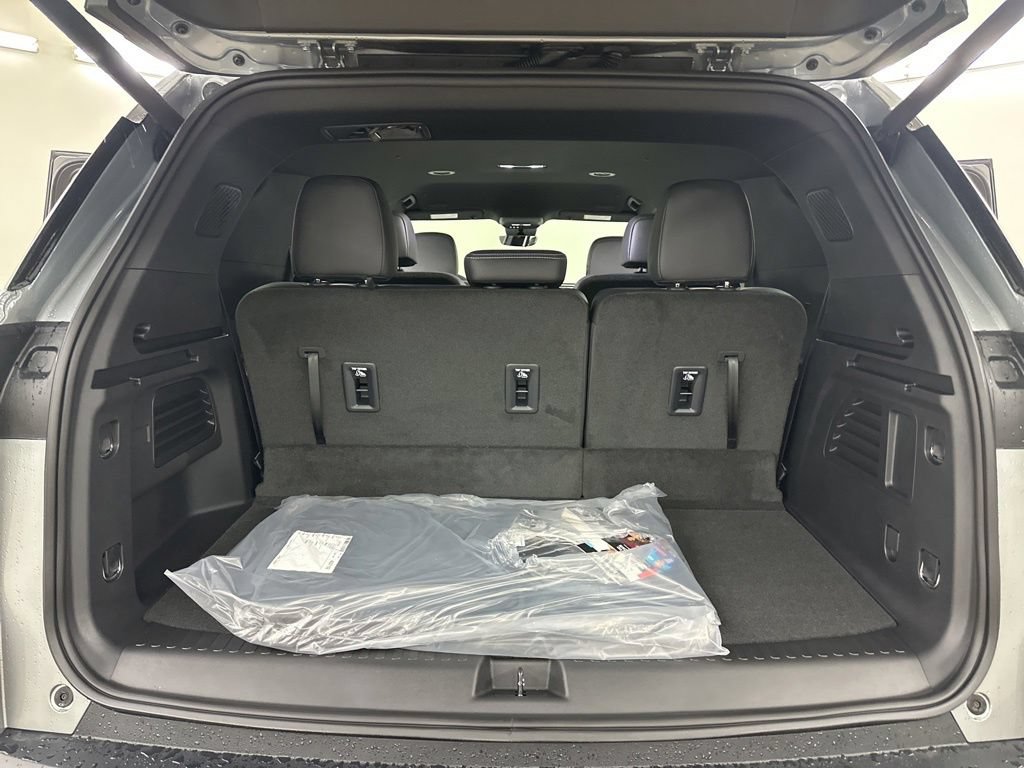 New 2026 Chevrolet Traverse LT w/ Driver Confidence Package AWD/4WD image 24