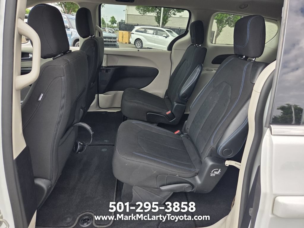 Used 2021 Chrysler Pacifica Touring FWD image 10