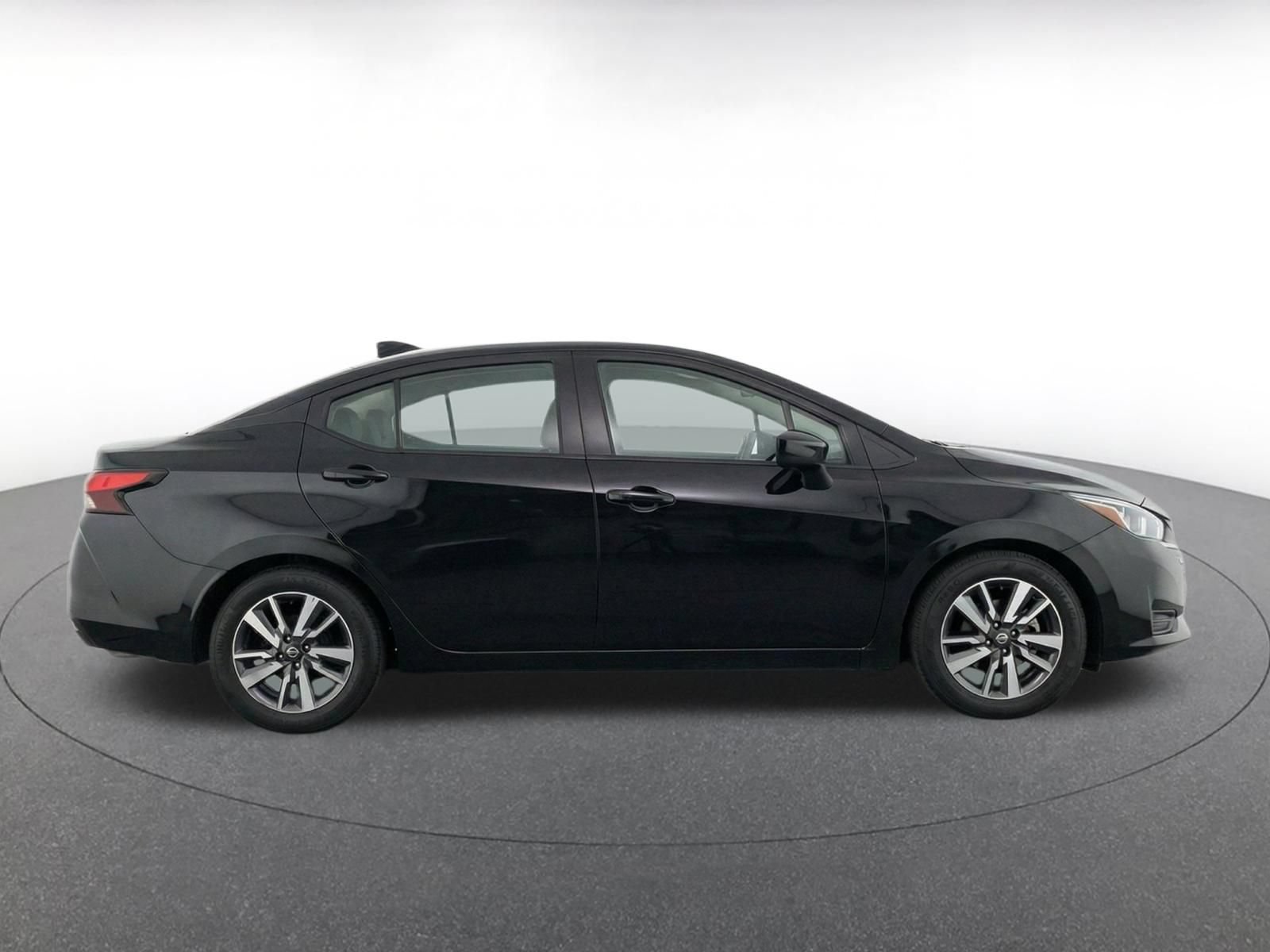 Used 2025 Nissan Versa SV FWD image 13