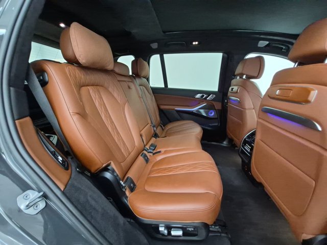 Used 2025 BMW X7 M60i AWD/4WD image 24
