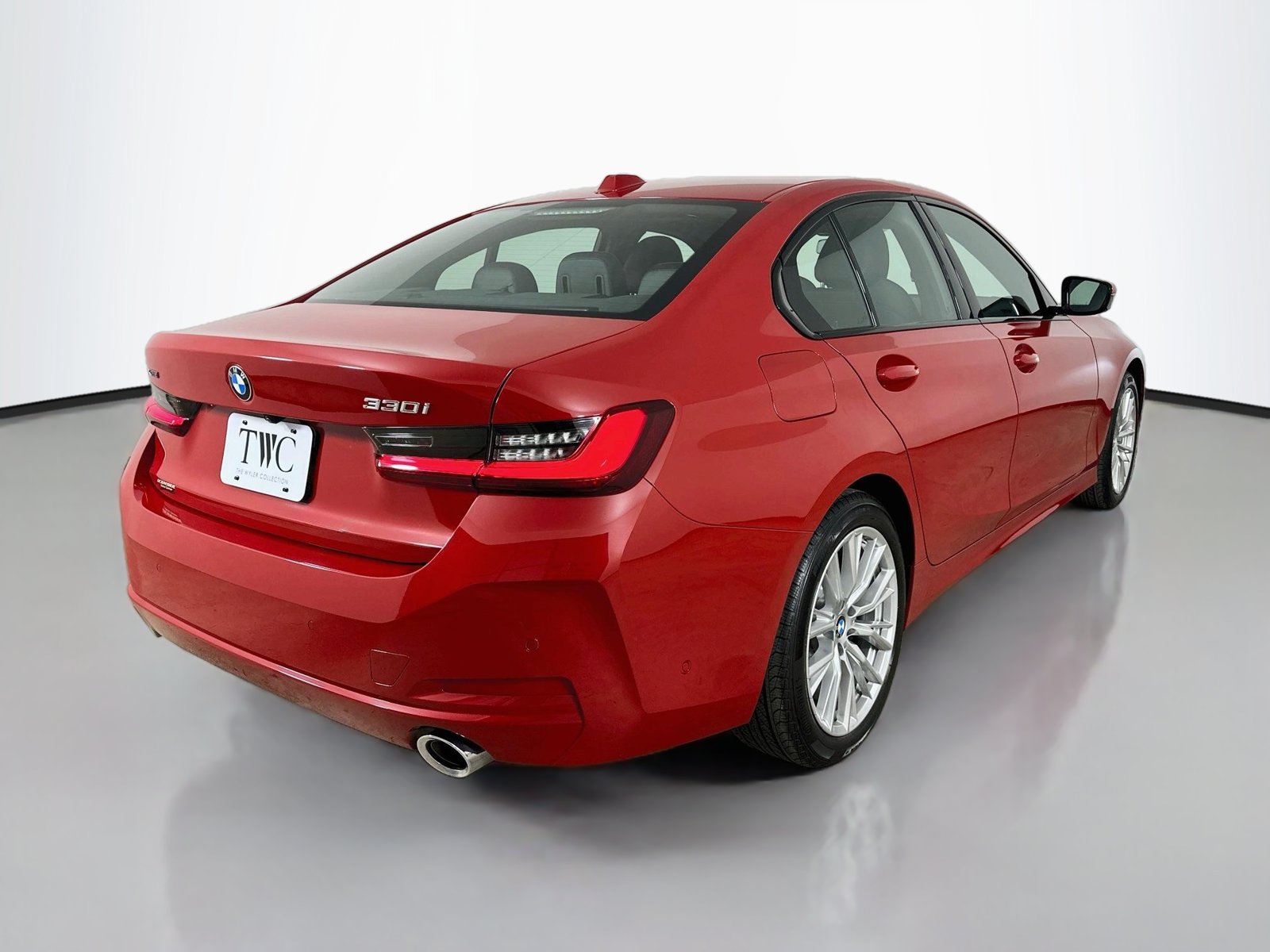 Used 2023 BMW 330i xDrive Sedan AWD/4WD image 5
