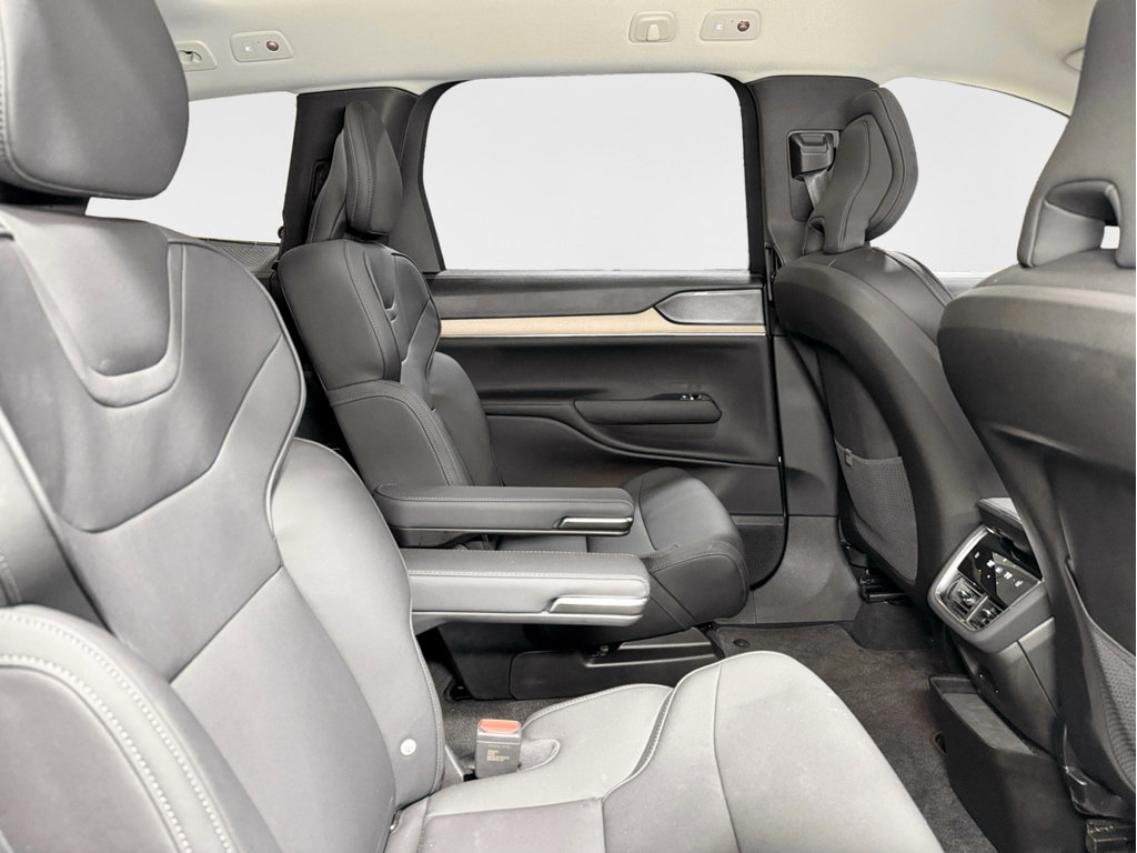 Used 2025 Volvo EX90 Plus image 21