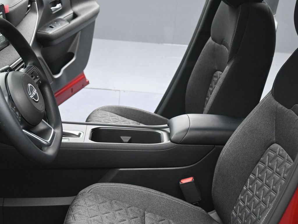 Used 2025 Nissan Kicks SV w/ Interior Electronics Package image 17