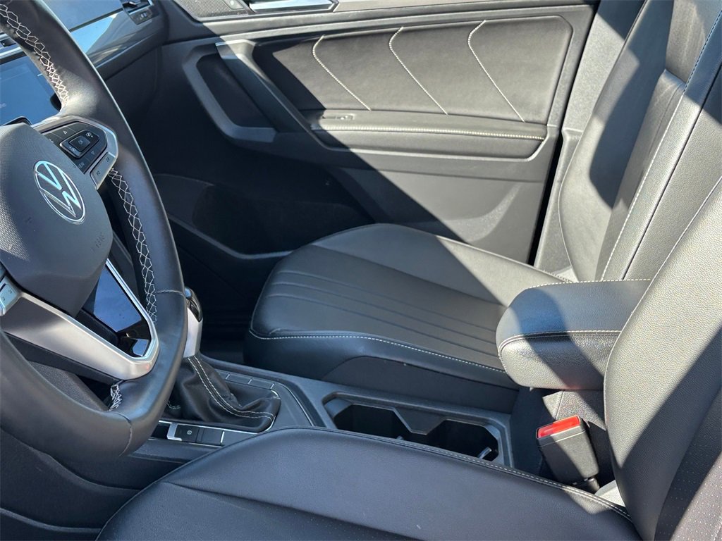 Used 2024 Volkswagen Tiguan SE image 9