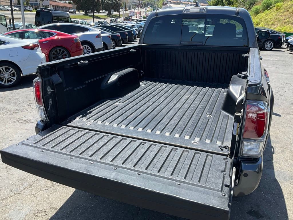 Used 2020 Toyota Tacoma TRD Off-Road w/ Technology Package AWD/4WD image 8