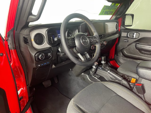 Used 2024 Jeep Wrangler Unlimited AWD/4WD image 3