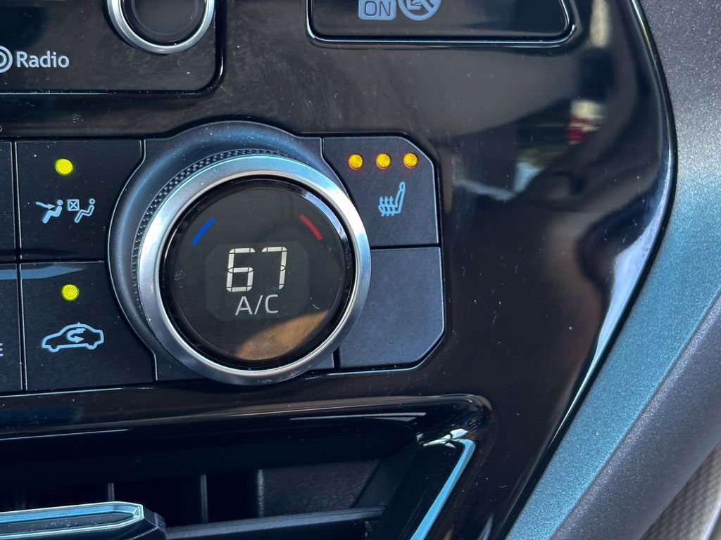 Used 2022 Toyota Highlander XLE AWD/4WD image 23