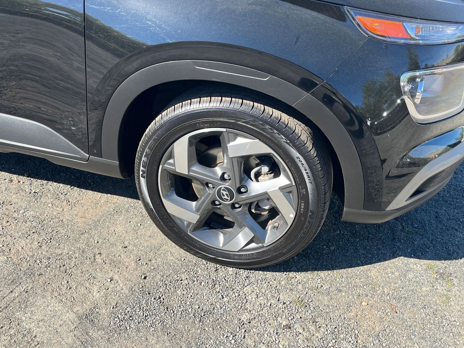 Used 2025 Hyundai Venue SEL FWD image 29