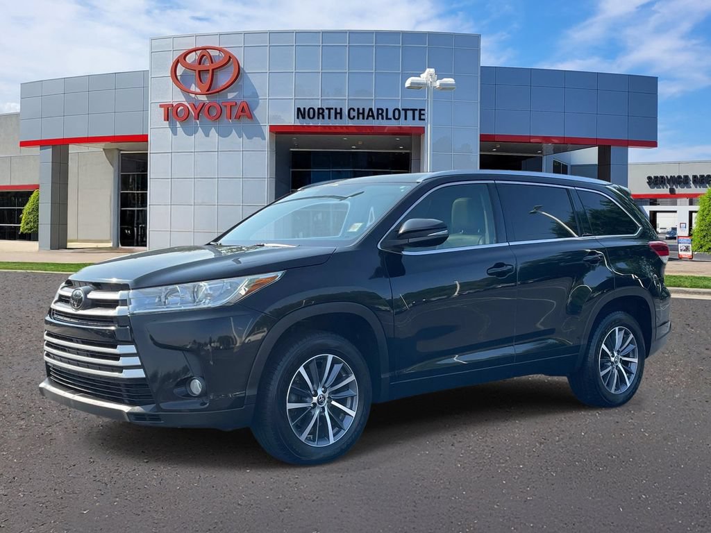 Used 2018 Toyota Highlander XLE FWD image 3