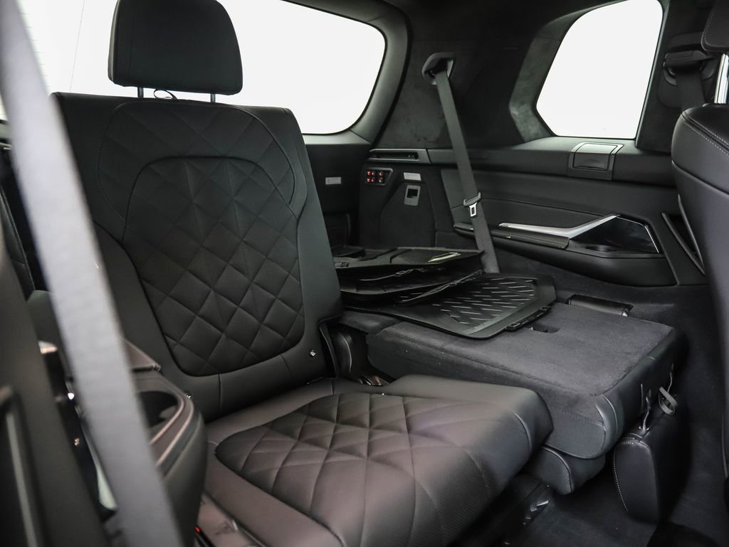 Used 2024 BMW X7 xDrive40i w/ Executive Package image 29