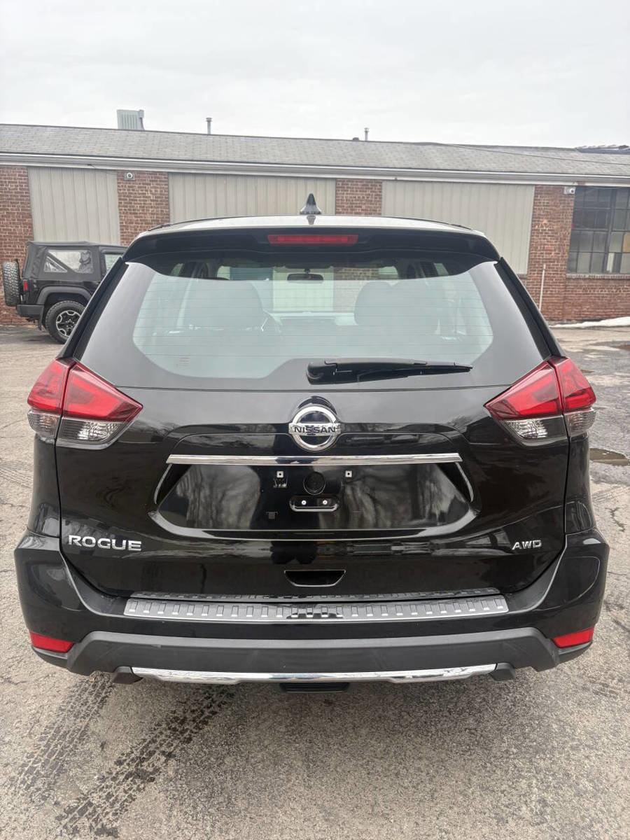 Used 2018 Nissan Rogue S image 7