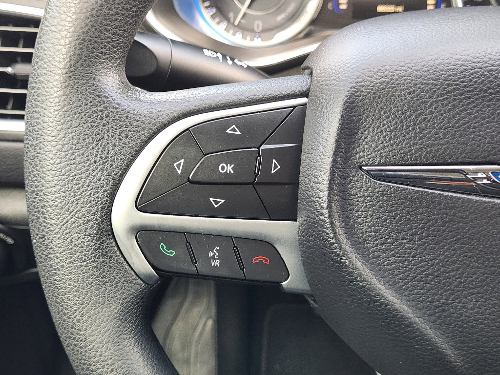 Used 2016 Chrysler 200 Limited image 29