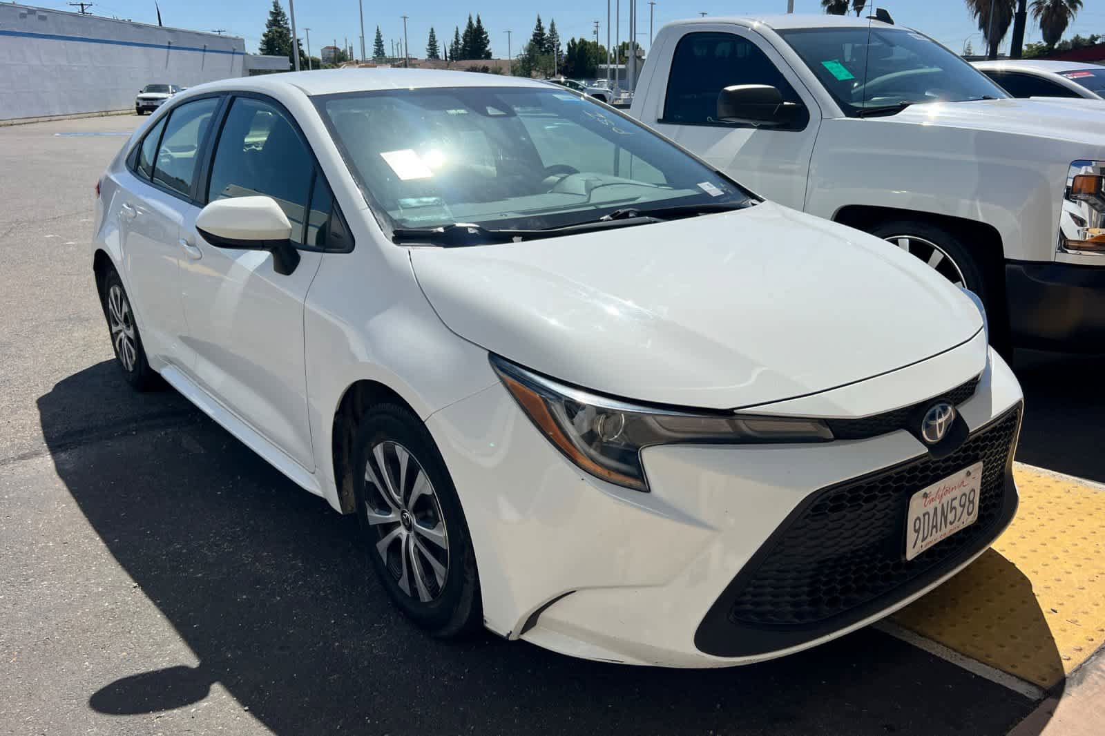 Used 2022 Toyota Corolla LE FWD image 3