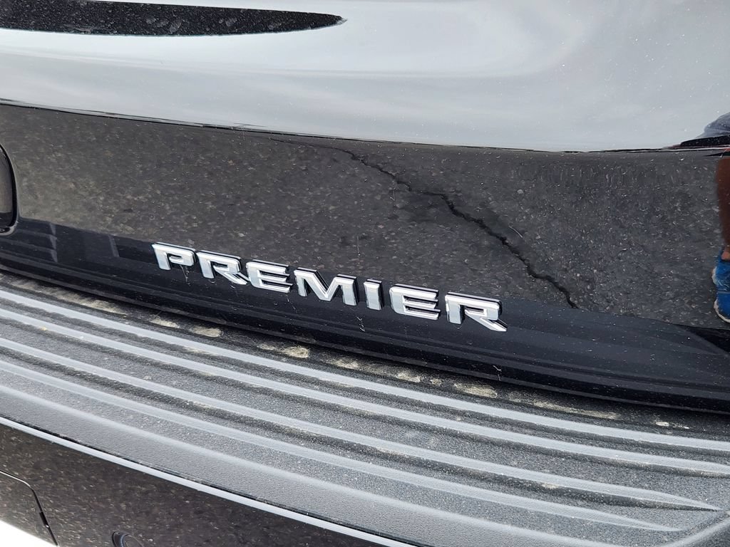 New 2025 Chevrolet Suburban Premier w/ Sun And Tow Package AWD/4WD image 23