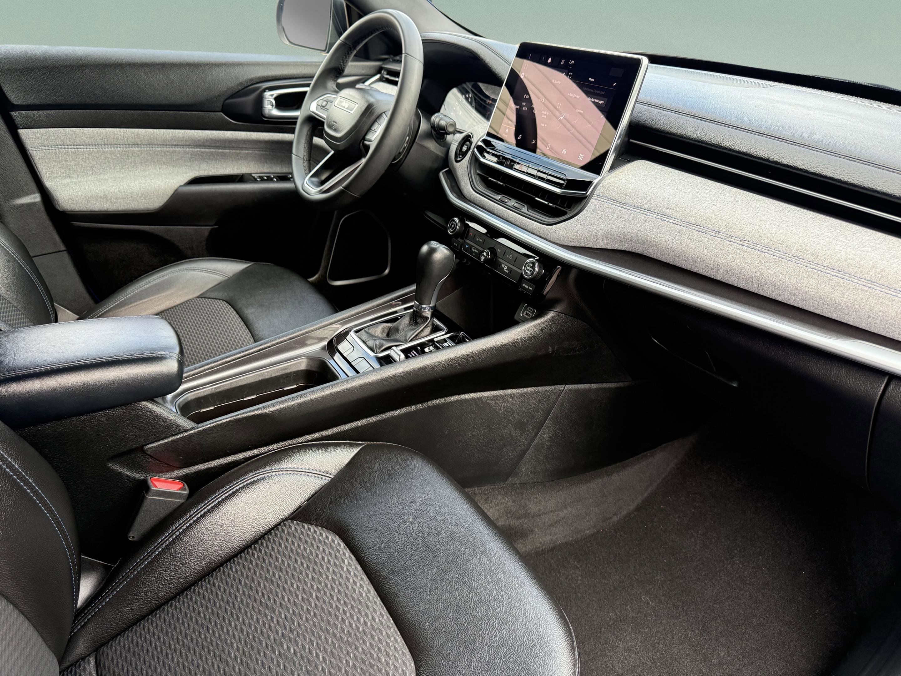 Used 2024 Jeep Compass Latitude image 35