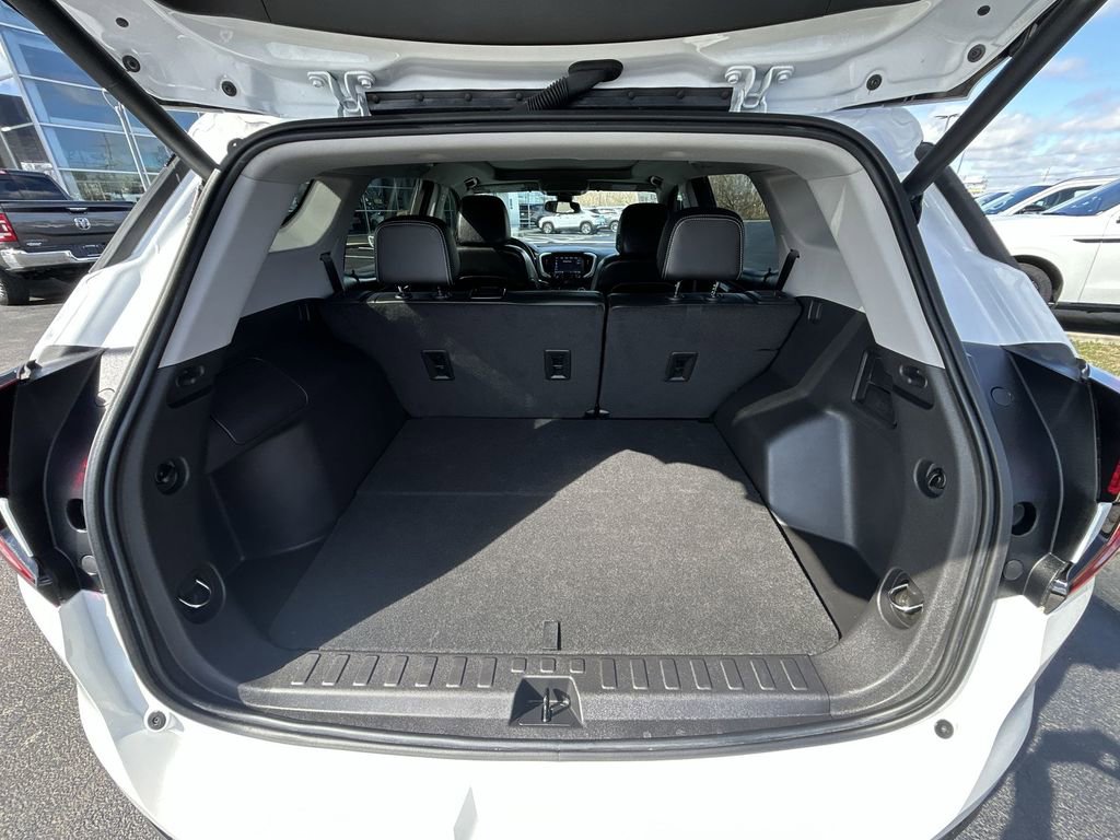 Used 2024 GMC Terrain SLT w/ Tech Package image 29