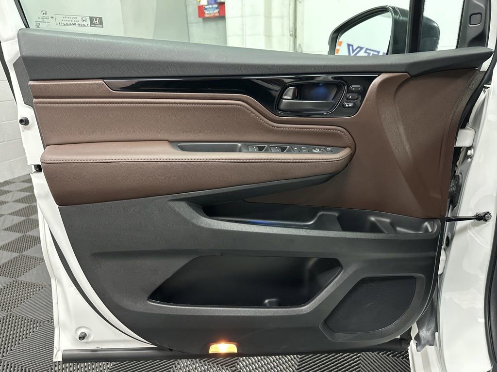 Used 2025 Honda Odyssey Touring image 16