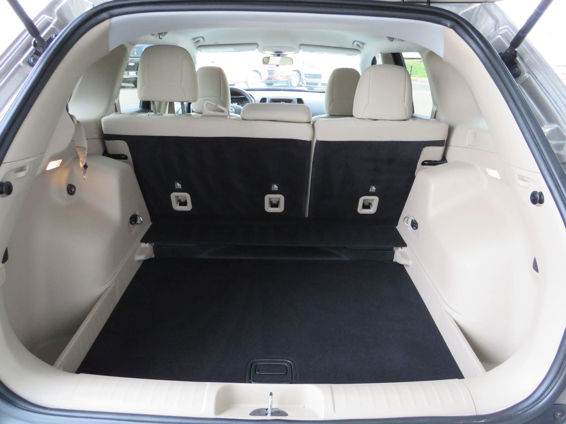 Used 2019 Jeep Cherokee Latitude w/ Popular Appearance Group image 22