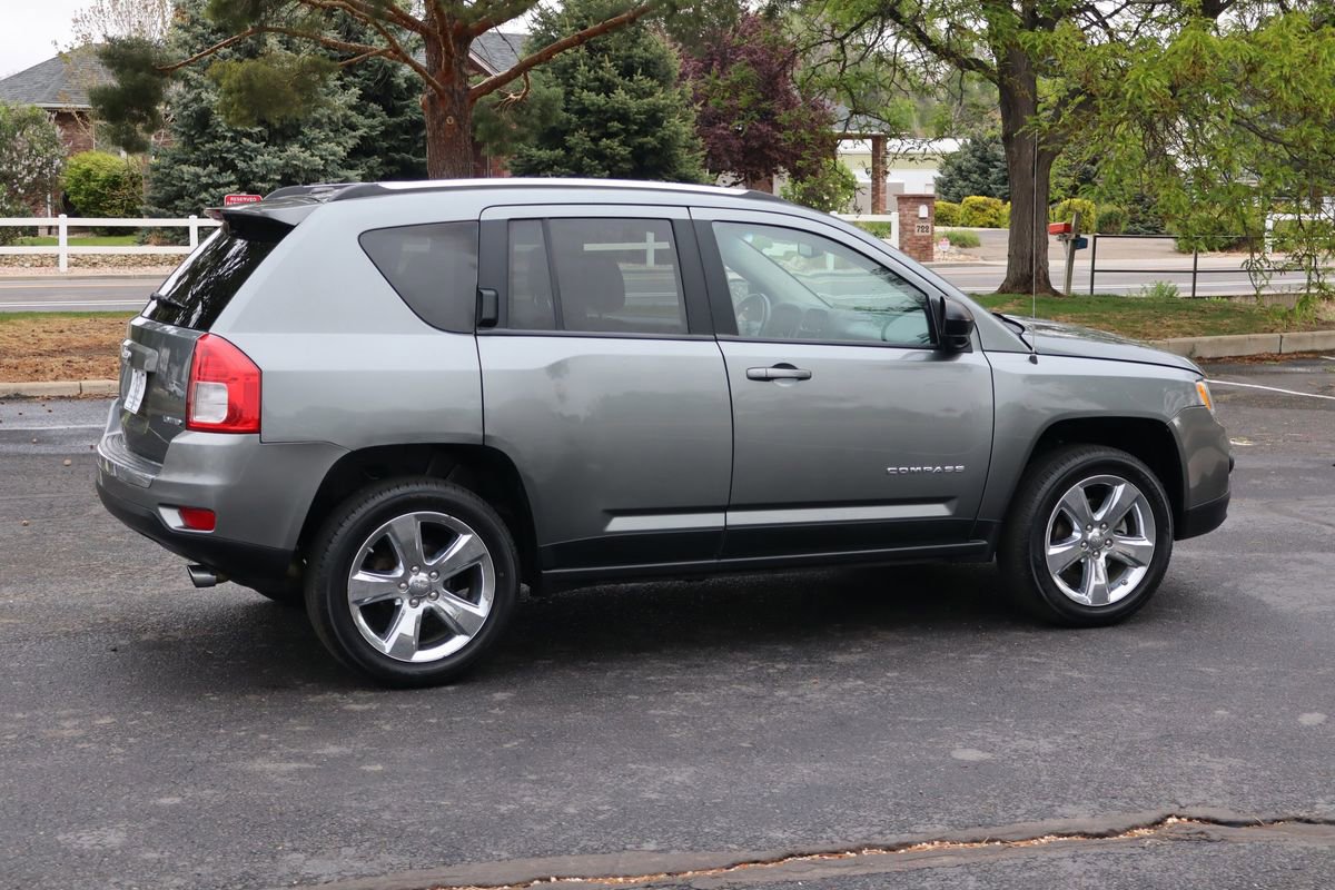 Used 2012 Jeep Compass Limited w/ Sun/Sound Group AWD/4WD image 4