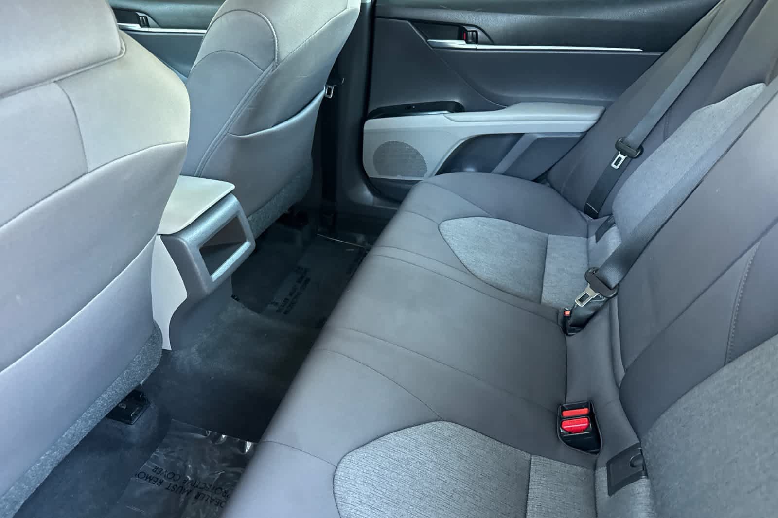 Used 2018 Toyota Camry LE FWD image 4