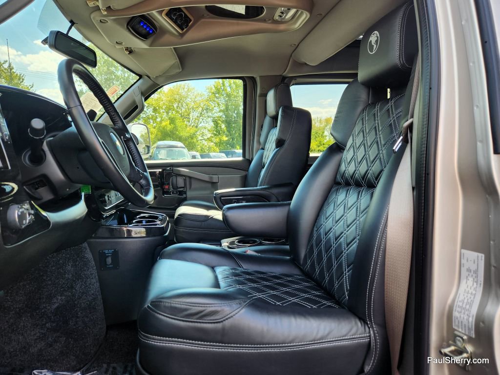 Used 2023 Chevrolet Express 2500 image 31