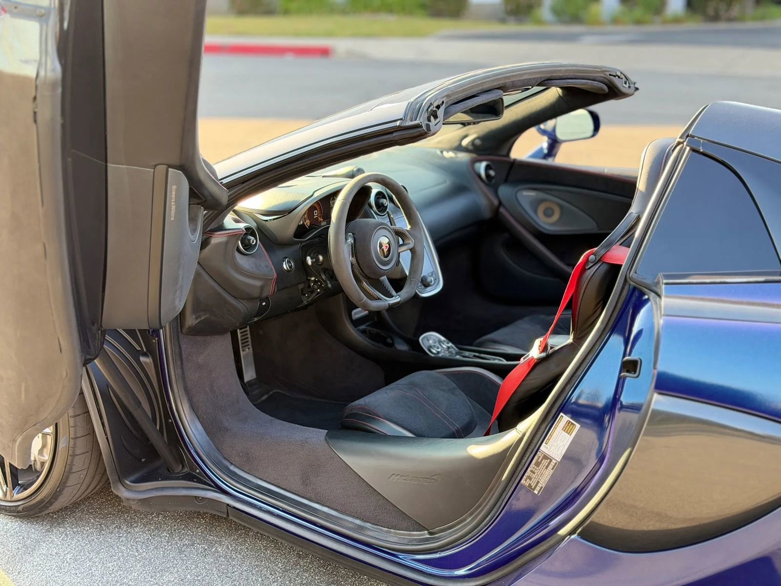 Used 2018 McLaren 570S Spider image 10