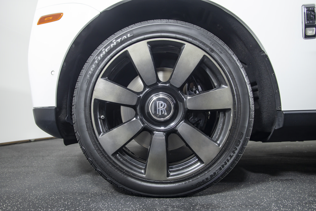 Used 2019 Rolls-Royce Cullinan AWD/4WD image 11