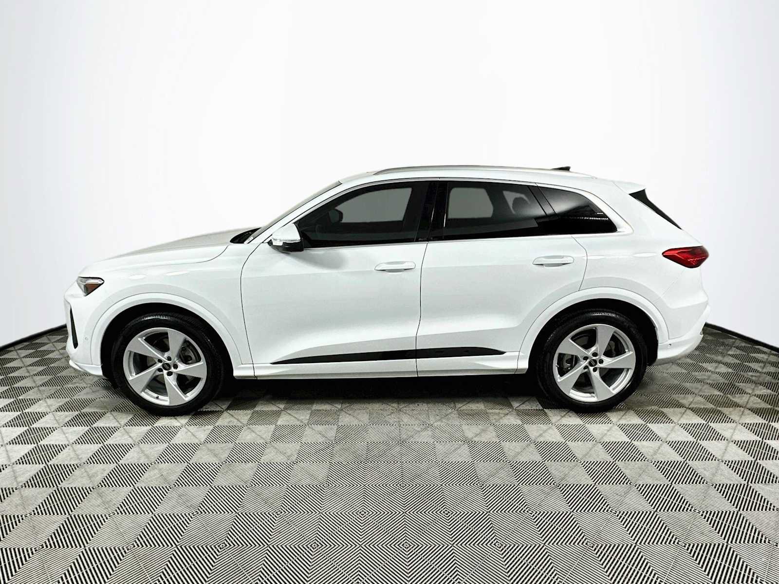Certified 2025 Audi Q5 Prestige AWD/4WD image 4